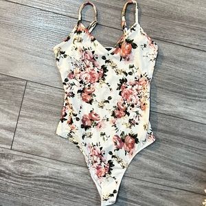 Flower Factor White Floral Print V-Neck Bodysuit- size small